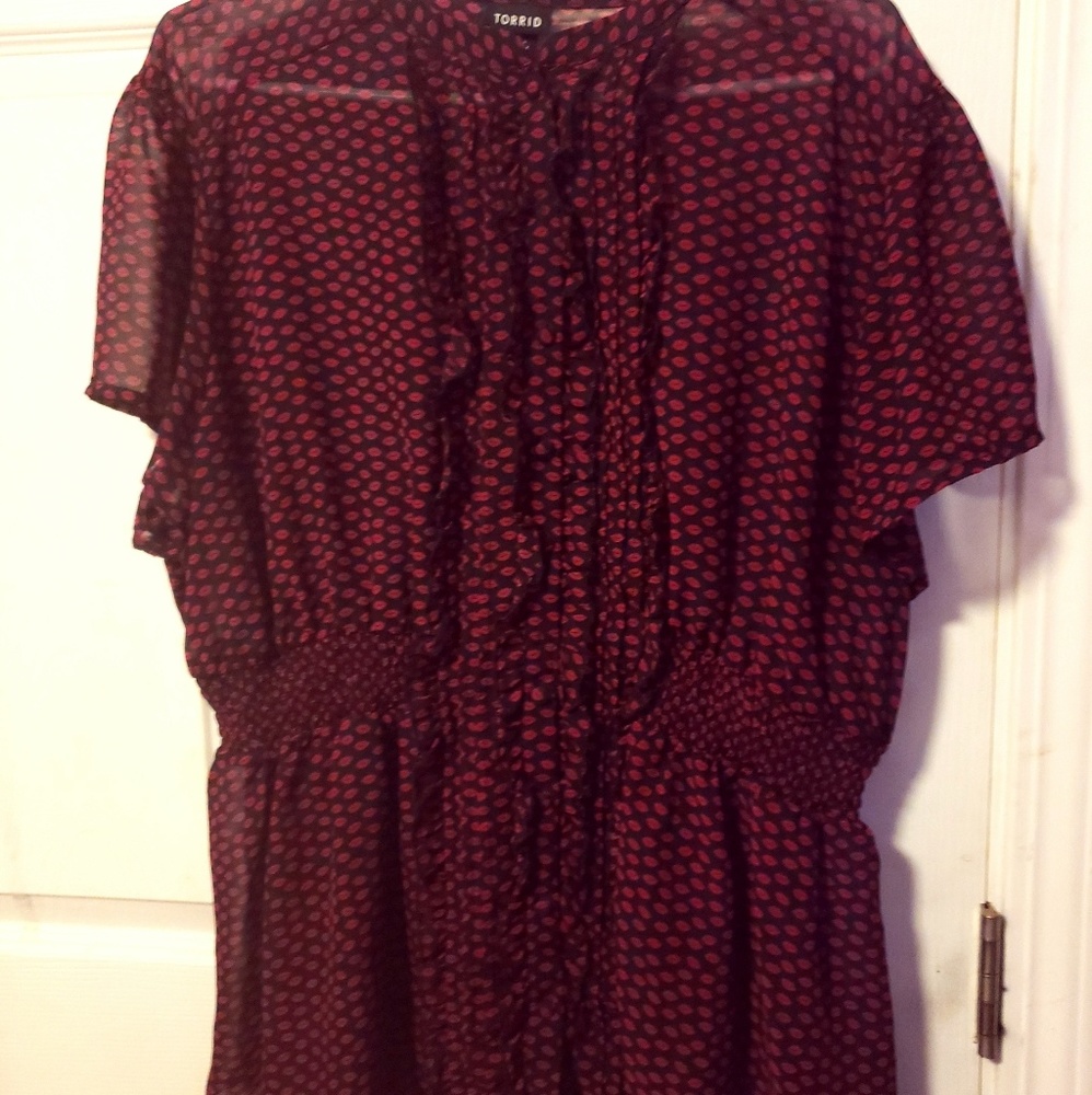 Torrid babydoll lips pattern top